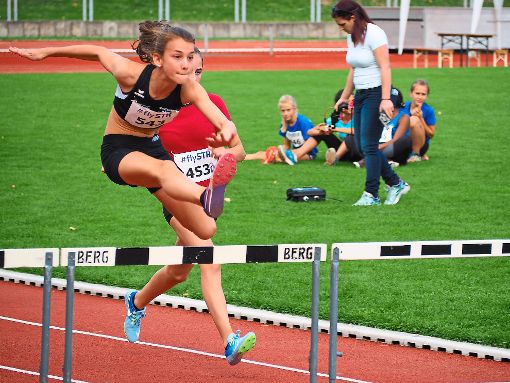 Sandrina Sprengel stellte ihre Bestleistung über  60 Meter  Hürden ein. Foto: LGSZ Foto: Schwarzwälder-Bote