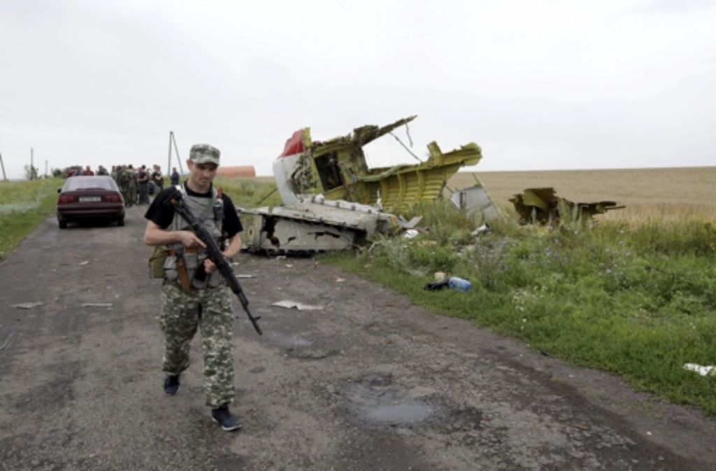 Ukraine-Krise: Arbeiten am Wrack des Flugzeugs behindert