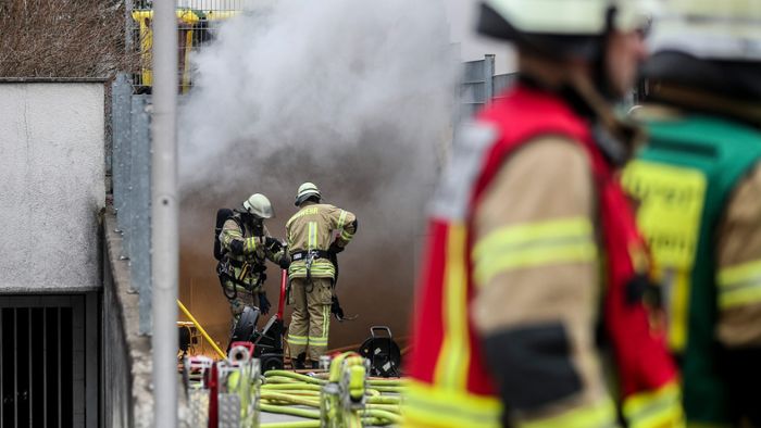 Auto steht in Flammen: Brand in Schwenninger Tiefgarage löst Großeinsatz aus