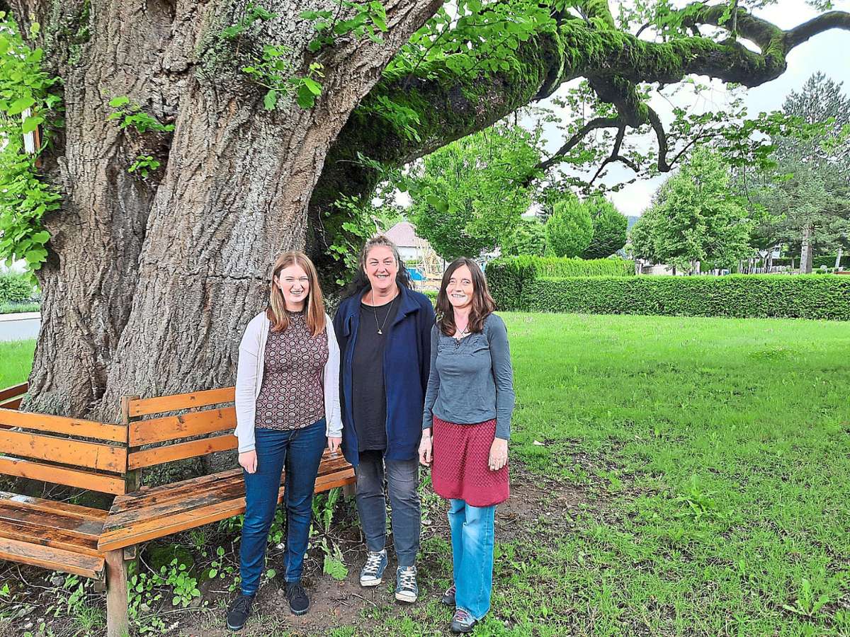 Svenja Mager, Michaela Geiger und Isolde Mauch (von links) sind bereit: Das Erzieherinnen-Team des neuen Waldkindergartens Wilde Welle Wellendingen freut sich auf den Start im September. Foto: Pfannes