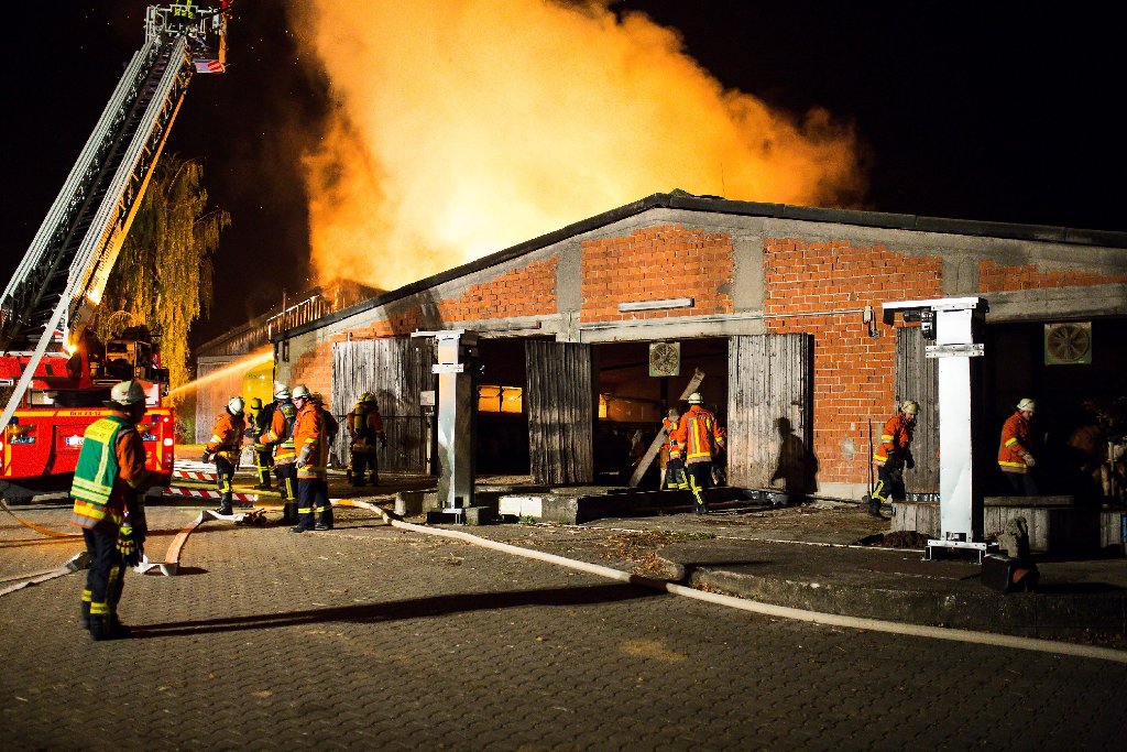 Großbrand auf einem Aussiedlerhof in Remseck am Neckar.