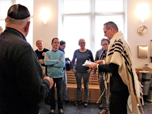 Truchtelfinger zu Gast bei einem jüdischen Gottesdienst.    Foto: Conzelmann Foto: Schwarzwälder Bote