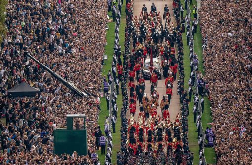 Queen Elizabeth II. ist am Montag mit einem Staatsbegräbnis verabschiedet worden. Foto: AFP/AARON CHOWN