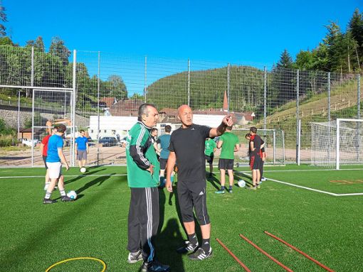 Neuer Trainer im Sportverein Nußbach ist Uwe Freigang (links). Nach über siebenjähriger Zusammenarbeit mit Richard Dittrich findet nun ein Wechsel statt.Foto: Dold Foto: Schwarzwälder Bote