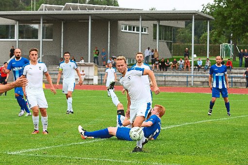 Der VfL Nagold – hier Marco Quiskamp am Ball – war beim ersten Aufeinandertreffen in Metzingen klar tonangebend.  Foto: Kraushaar