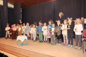 Das Festjahr zum 40. Geburtstag eröffnet die Jugendmusikschule in Hinterzarten im Birklehof. Zum Geburtstag gratulieren auch die Kinder. Foto: Bächle Foto: Schwarzwälder-Bote