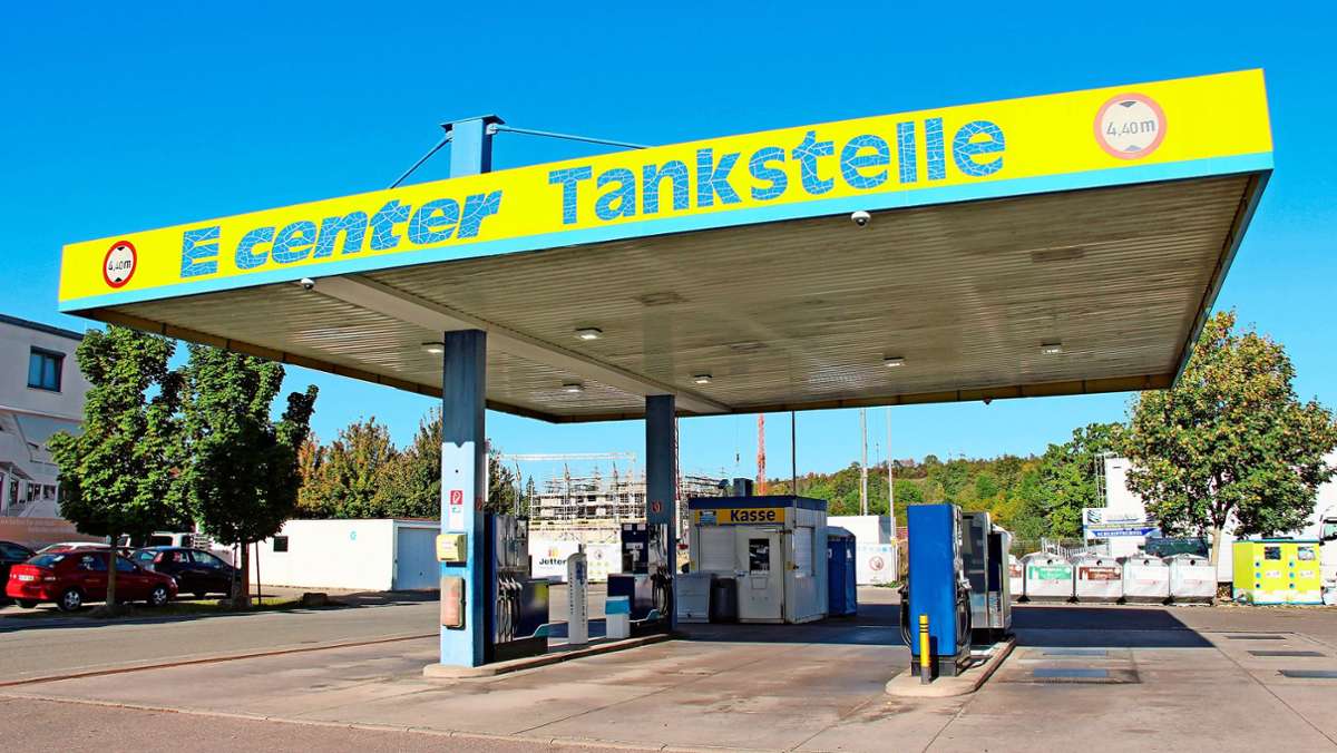 Tankstelle in Balingen überfallen: Kassiererin spricht über Raub – Das rät die Polizei möglichen Opfern