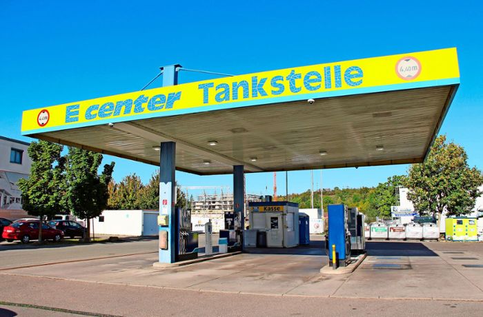 Tankstelle in Balingen überfallen: Kassiererin spricht über Raub – Das rät die Polizei möglichen Opfern