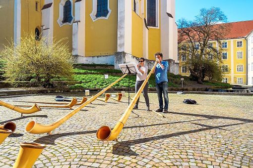 Martin Roos und Ana Stankovic werden mit ihrem Alphornspiel erfreuen. Foto: Appel Foto: Schwarzwälder-Bote