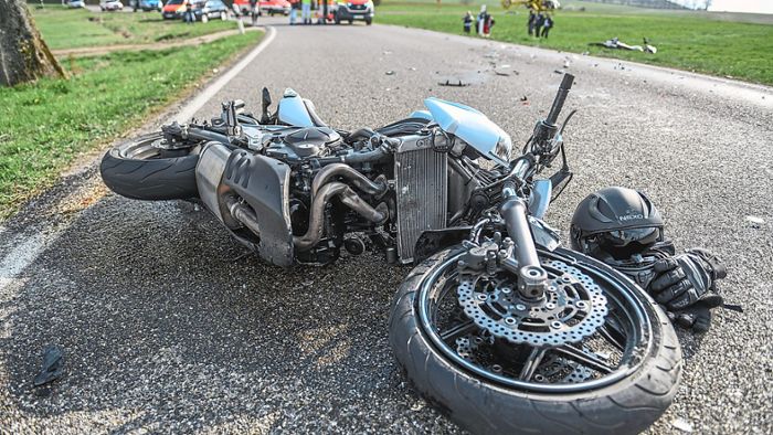 19-jähriger Motorradfahrer bei Kollision mit Leitplanke schwer verletzt
