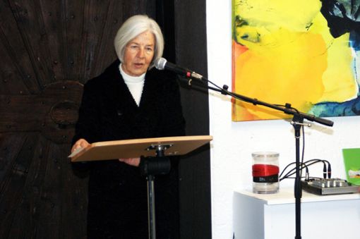 Gastgeberin und ausstellende Künstlerin in einem: Brigitte Wagner bei der Vernissage der Ausstellung Zwiegespräche.  Foto: Franke Foto: Schwarzwälder Bote