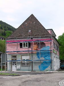 Das Jugendhaus wird künstlerisch aufgewertet.   Foto: Kugel
