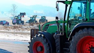 Bauernprotest - Traktoren rollen auf der B27