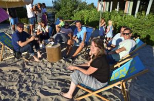 Urlaubsfeeling hieß es für die Gäste an einem Traumtag in Loßburg bei der „Afterwork-Beach-Party“. Foto: Lothar Schwark