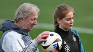 Horst Hrubesch und die DFB-Frauen wollen zu den Olympischen Spielen. Foto: dpa/Arne Dedert