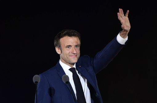 Amtsinhaber Emmanuel Macron dankt seinen Unterstützern am Wahlabend. Foto: IMAGO/Le Pictorium/IMAGO/Julien Mattia / Le Pictorium