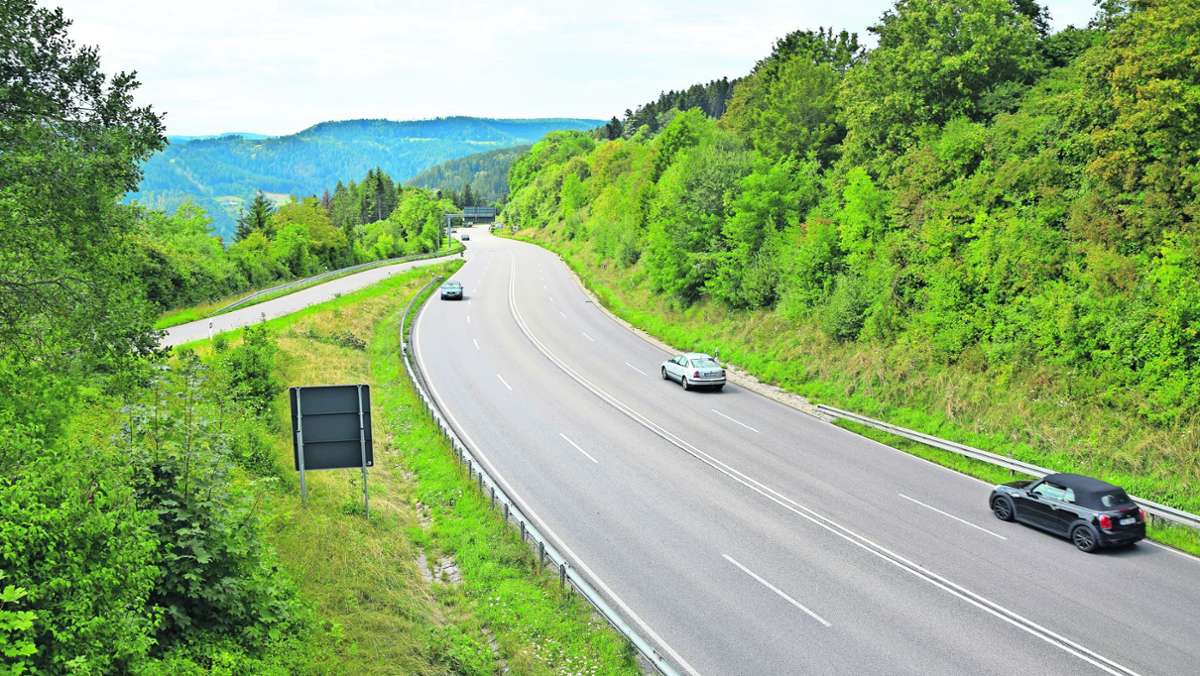 Straßensanierung in Schramberg: Neue Fahrbahndecke – auf der B 462 geht’s bald nur zweispurig voran
