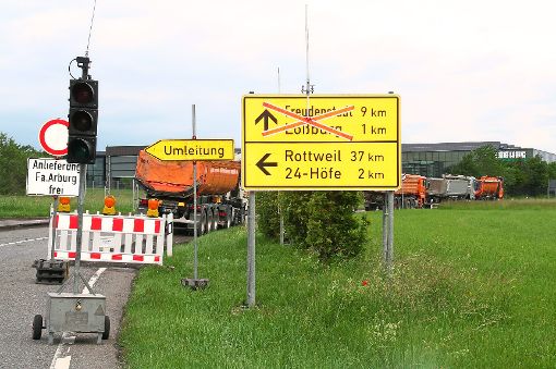 Die Bauarbeiten beim Loßburger Ortsausgang haben begonnen. Foto: Rath Foto: Schwarzwälder-Bote