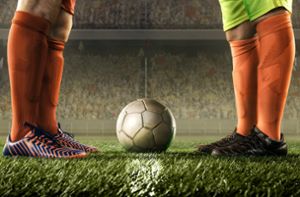 Der Fußball befindet sich in einer Existenzkrise. (Symbolbild) Foto: Shutterstock/TandemBranding