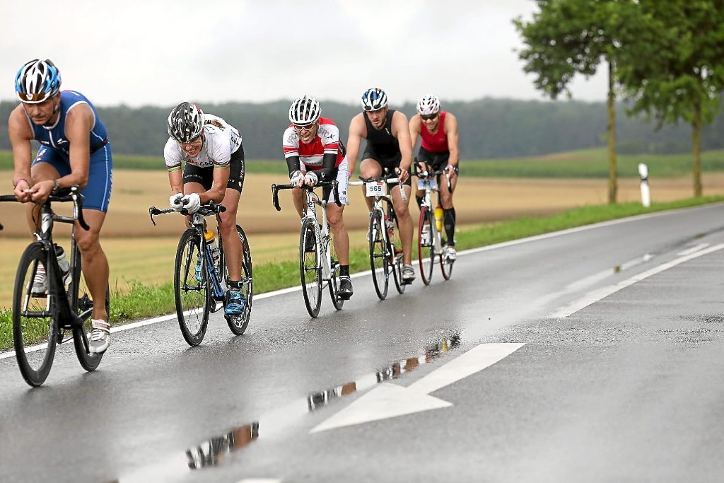 Hanka Kupfernagel (Zweite von links), fünffache Rad-Weltmeisterin, ist beruflich mit den Sauser-Brüdern verbunden. Deswegen konnte sie für den Streckencheck des diesjährigen Rider Man am heutigen Freitag gewonnen werden.