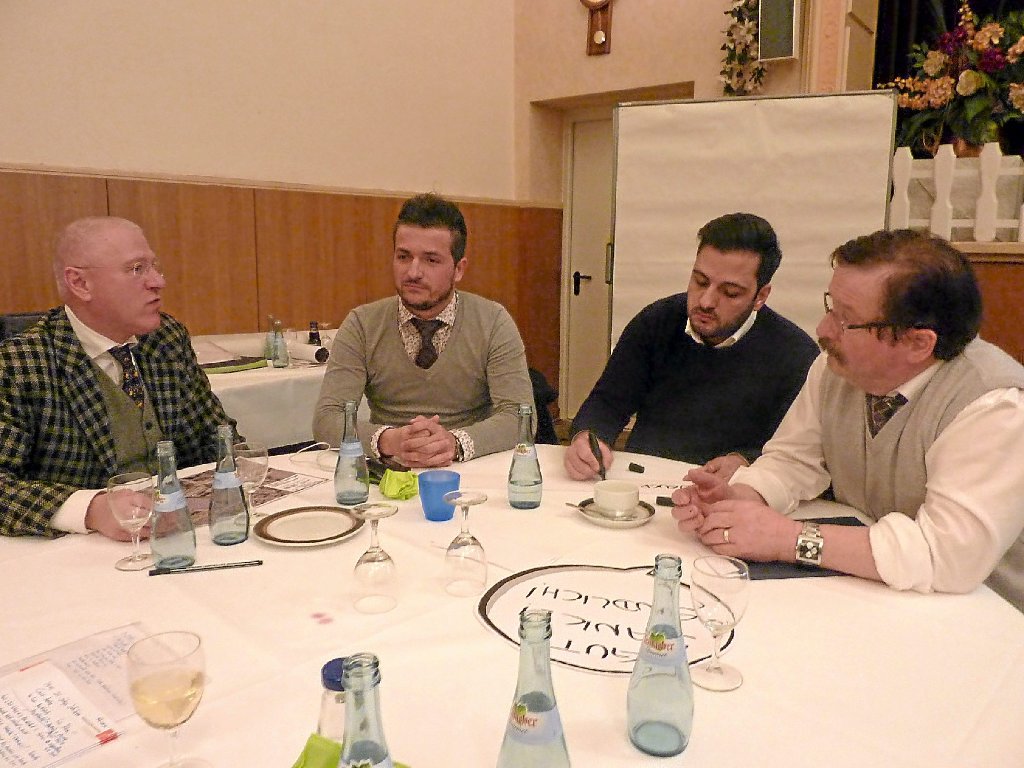 Beim Bürger-Workshop diskutierten Rolf Fußhoeller und Familie Gianotti über den Muslenplatz.
