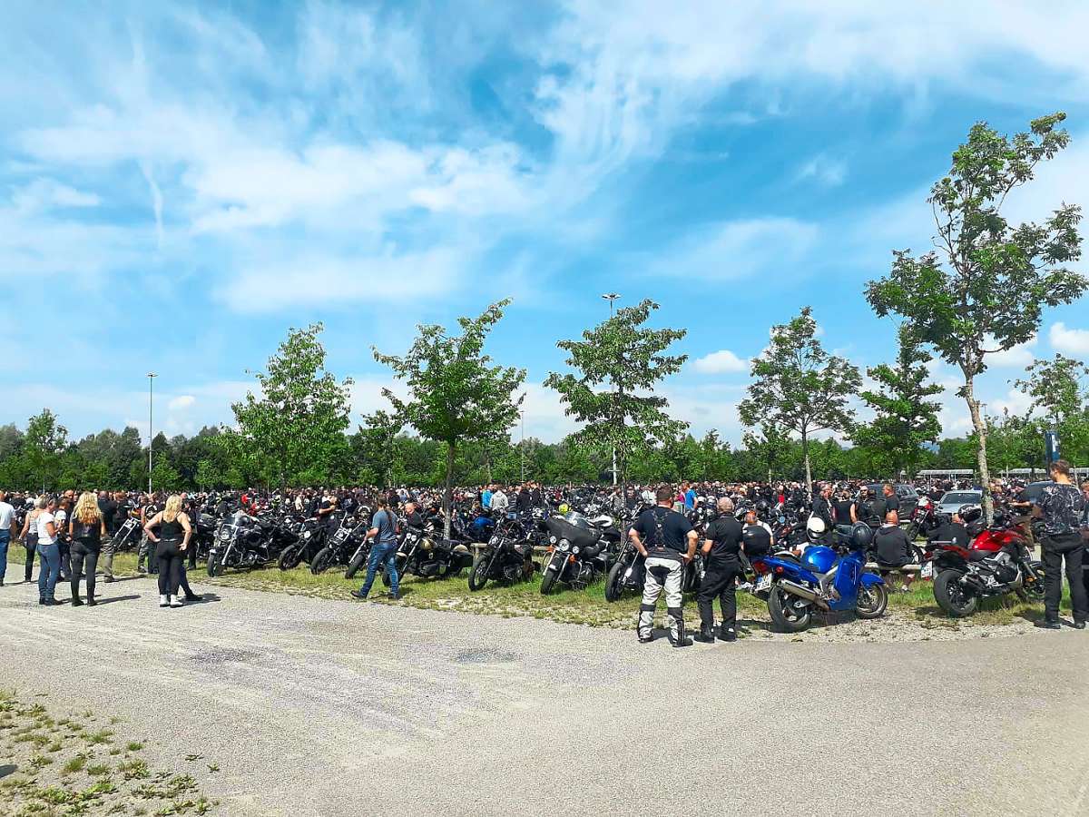 Rund 5000 Biker sind zu der Demonstration nach Friedrichshafen gekommen.Foto: Verein