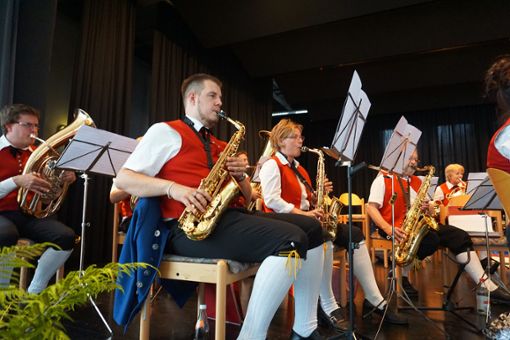 Der Musikverein Winterlingen war eine der Gastkapellen beim Waldfest – diesmal in der Festhalle Bitz. ﻿ Foto: Schick Foto: Schwarzwälder Bote