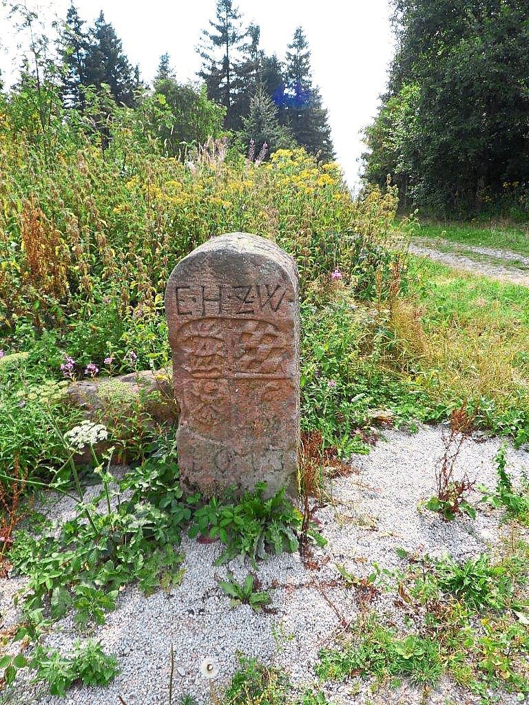 Arbeiten an der Erfassung der Kleindenkmale  in Baiersbronn: Dorothee Kühnel und Christoph Nitschke.   Archiv-Foto: Braun