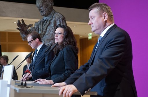 Mit ihnen gibt es keine Steuererhöhungen: CSU-Generalsekretär Alexander Dobrindt, SPD-Generalsekretärin Andrea Nahles und CDU-Generalsekretär Hermann Gröhe (von links). Foto: dpa