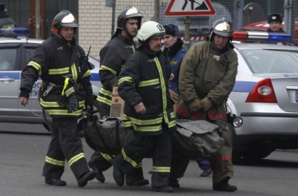 Zwei Selbstmordattentäterinnen haben sich am Montagmorgen in der Moskauer Metro in die Luft gesprengt und mindestens 35 Menschen mit in den Tod gerissen.