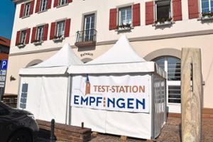 Eine neue Teststation ist vor dem Empfinger Rathaus entstanden.Foto: Baiker Foto: Schwarzwälder Bote