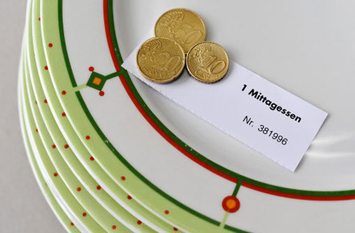 Das Arbeitsgericht Reutlingen hat die Kündigung eines Mannes wegen eines Essensbons im Wert von 80 Cent aufgehoben. Foto: dpa