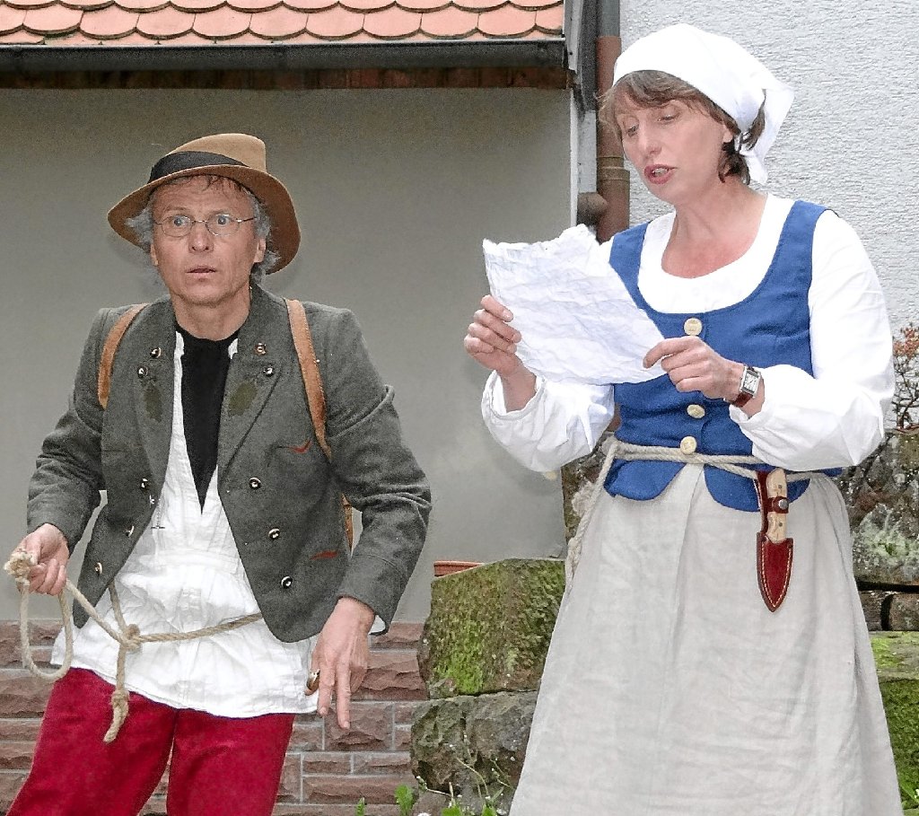Martina Baumgartner und Klaus Grimm wissen viel Historisches zu berichten.  Foto: Beck Foto: Schwarzwälder-Bote
