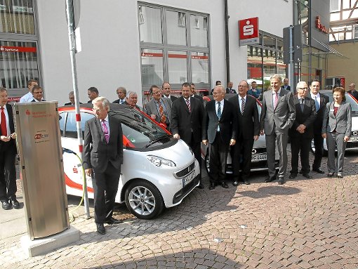 Gestern startete die Sparkasse Pforzheim Calw in Calw mit ihrer Initiative in Sachen Elektromobilität. Foto: Hölle