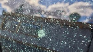 Gewalt in Hirrlingen: Mann zerschlägt Autoscheibe mit Kopf seiner Freundin