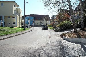 An der Wilhelm-Feder-Straße in Dauchingen soll auf der westlichen Seite (rechts im Bild), ein eingeschränktes Halteverbot eingerichtet werden. Fotos: Preuß Foto: Schwarzwälder-Bote