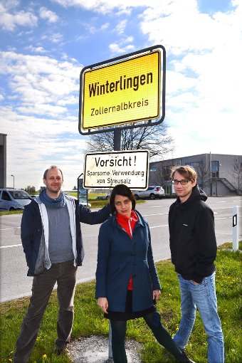 Tobias Rausch, Melina von Gagern und Sven Hartlep recherchieren vor Ort. Foto: Holbein Foto: Schwarzwälder-Bote