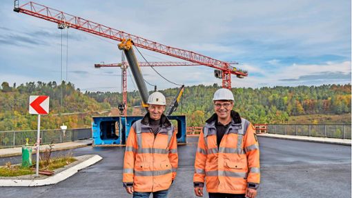 Rainer Gumz und Jörg Pfeiffle sind vom Regierungspräsidium als Bauaufsicht für die Horber Hochbrücke verantwortlich. Foto: Juergen Lueck