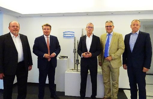 Die Firma Steinmeyer hat sich Thomas Bareiß (Zweiter von links) mal von innen angesehen. Foto: Schwarzwälder-Bote
