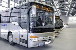 Die chinesischen Unternehme Yutong und King Long haben 2012 mehr Busse abgesetzt als Daimler. Der Absatz von Daimler bricht um ein Fünftel ein. Foto: Daimler AG