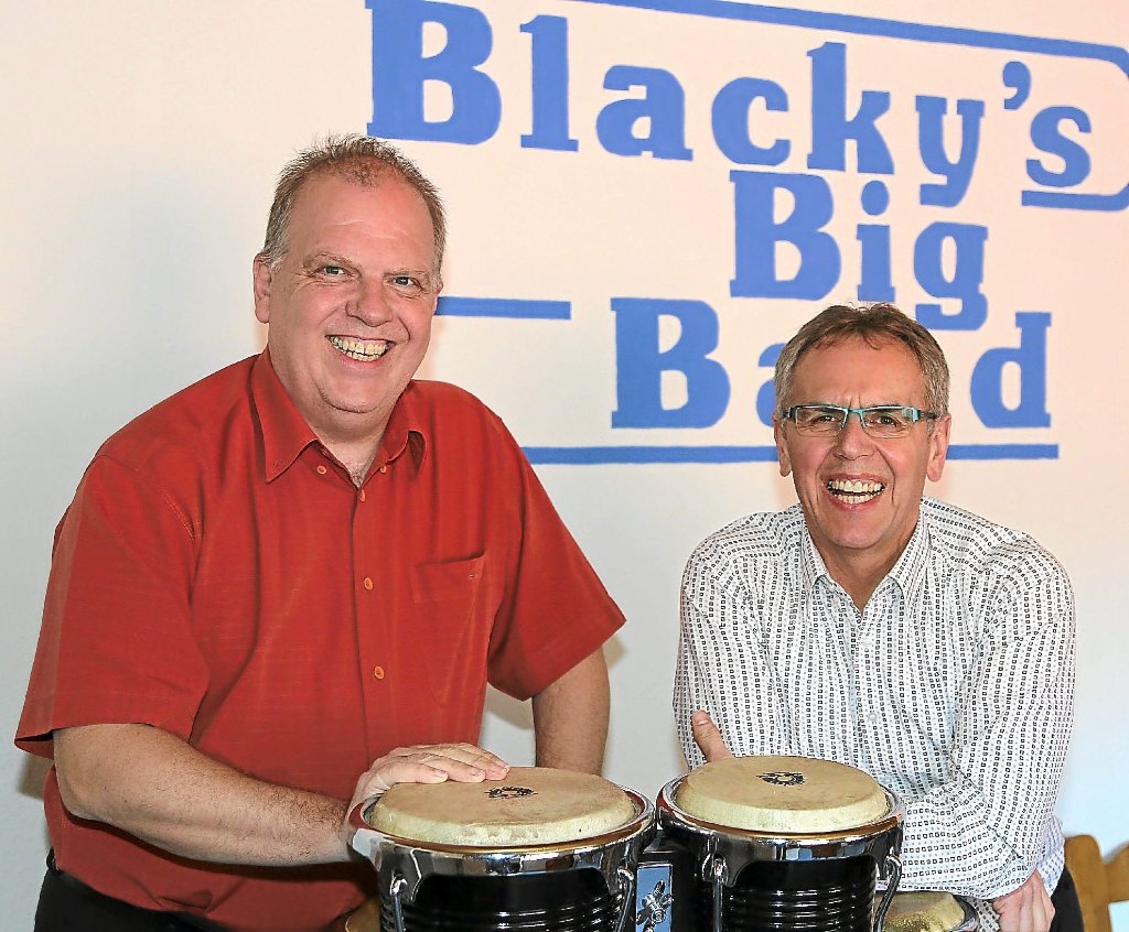 Norbert Klemm (rechts) und Henning Petersen sind die letzten noch aktiven Gründungsmitglieder von Blacky’s Big Band.   Foto: Priestersbach Foto: Schwarzwälder-Bote