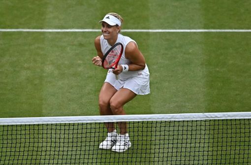 Im Halbfinale von Wimbledon: Angelique Kerber ist ganz im Glück. Foto: AFP/BEN STANSALL
