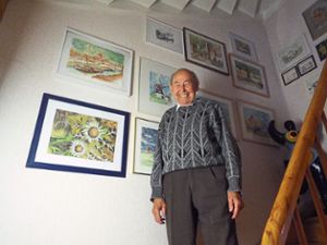 Eine weitere große Leidenschaft neben dem Sport und dem Reisen  ist für Peter Maag die Malerei, wie in seinem Treppenhaus zu sehen ist. Fotos: Riesterer Foto: Schwarzwälder Bote