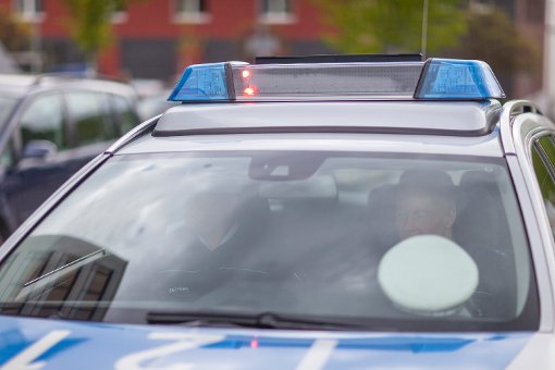 Ein Autofahrer fährt in Ostfildern-Ruit in das Heck eines Linienbusses und flüchtet dann zu Fuß - die Polizei sucht Zeugen. Foto: www.7aktuell.de | Frank Herlinger