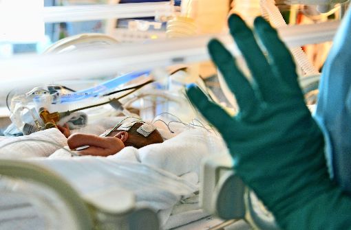 Extrem frühgeborene Kinder haben ein hohes Risiko für Folgeschäden. Foto: dpa