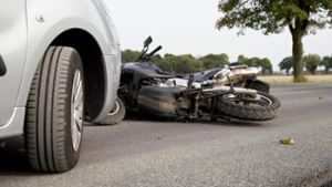62-jähriger Motorradfahrer stirbt bei Zusammenstoß