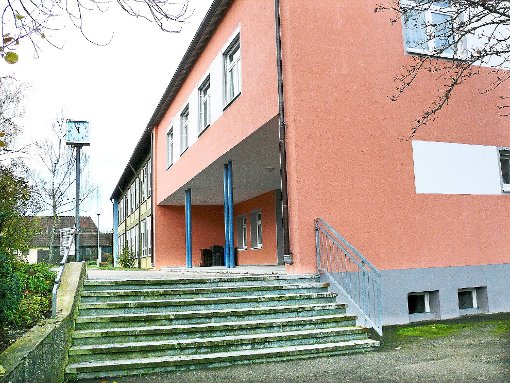 Die Schörzinger Schule: Der Schömberger Gemeinderat will   den Standort stärken und kommt  Umlandgemeinden entgegen. Foto: Visel Foto: Schwarzwälder-Bote