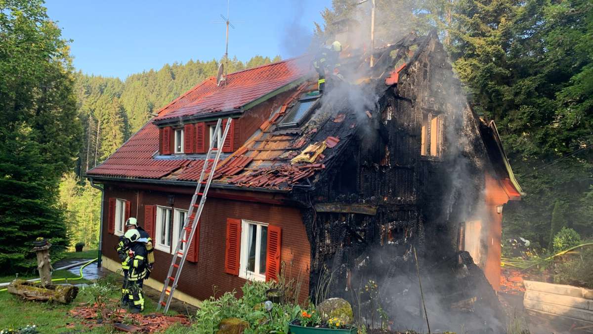 Feuerwehr im Einsatz: Wohnhaus in Loßburg nach Brand unbewohnbar