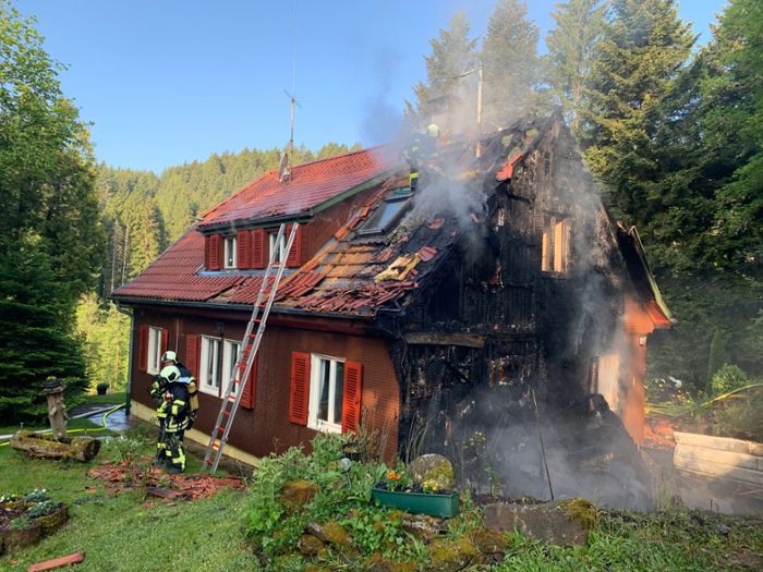 Feuerwehr im Einsatz: Wohnhaus in Loßburg nach Brand unbewohnbar