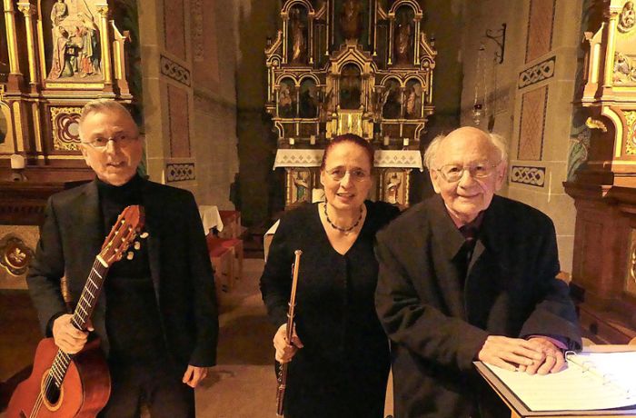 Kultur in Schönenbach: Über 90-jähriger Heimatpoet trifft auf Musiker-Duo